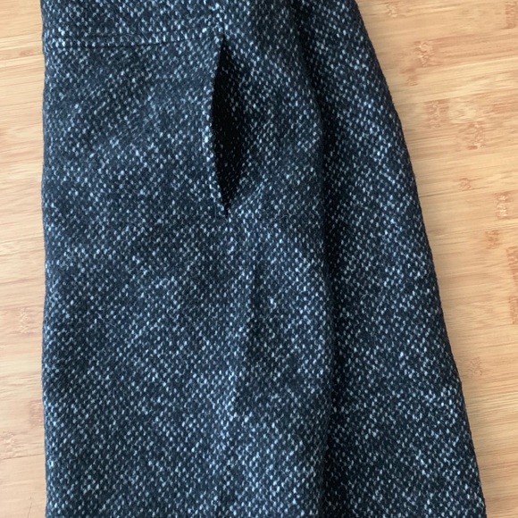 Banana Republic Mini Skirt with pockets! Size 8 - Picture 2 of 5